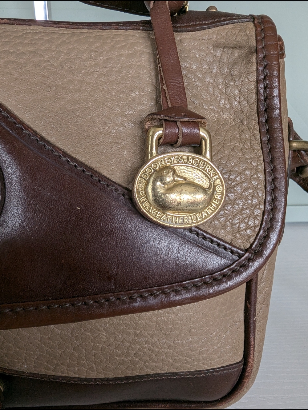 vintage Dooney & Bourke All- Weather Leather (AWL) Carrier Bag - Picture 3 of 14
